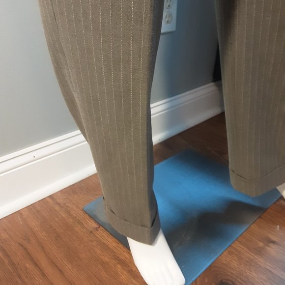 RETRO STYLE GRAY PINSTRIPE SUIT by LIZ CLAIBORNE - Picture 7 of 11